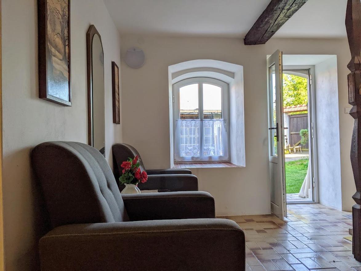 Chalupa U Rybnika Strehom Dolni Bousov Exterior photo