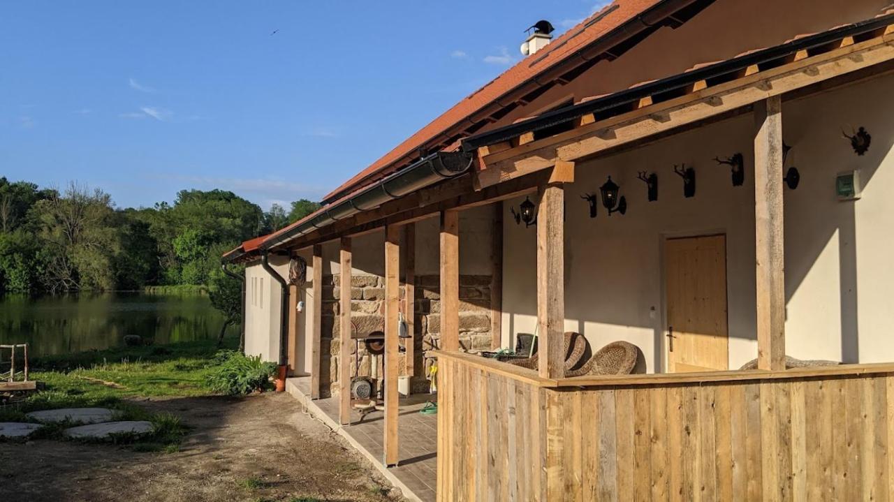 Chalupa U Rybnika Strehom Dolni Bousov Exterior photo