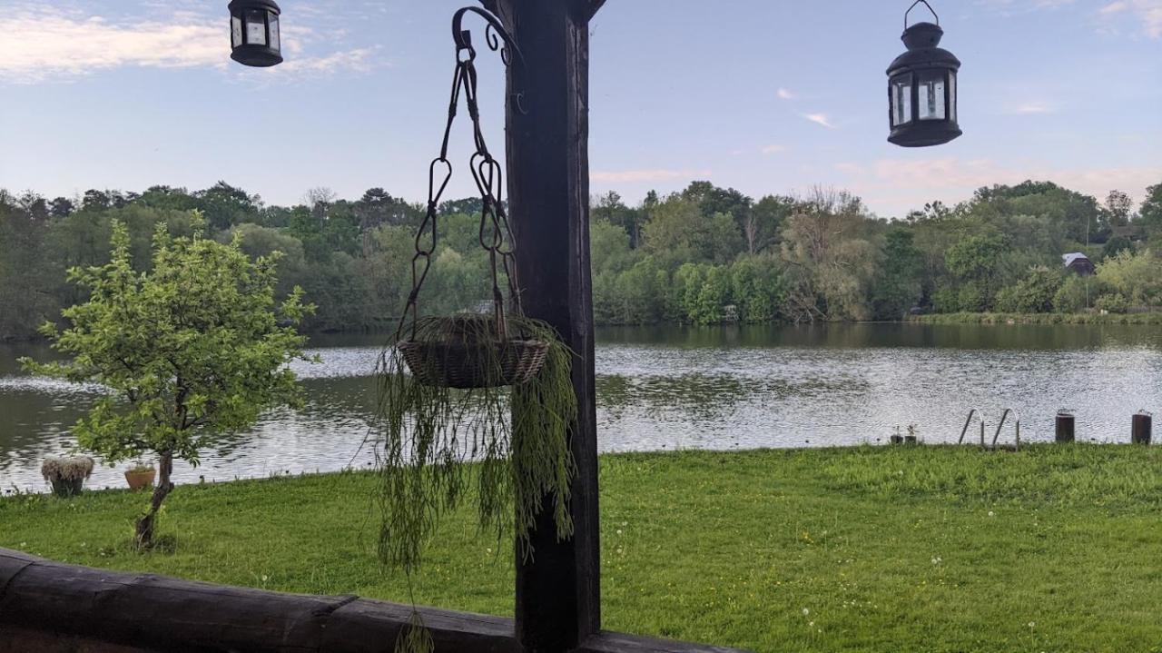Chalupa U Rybnika Strehom Dolni Bousov Exterior photo