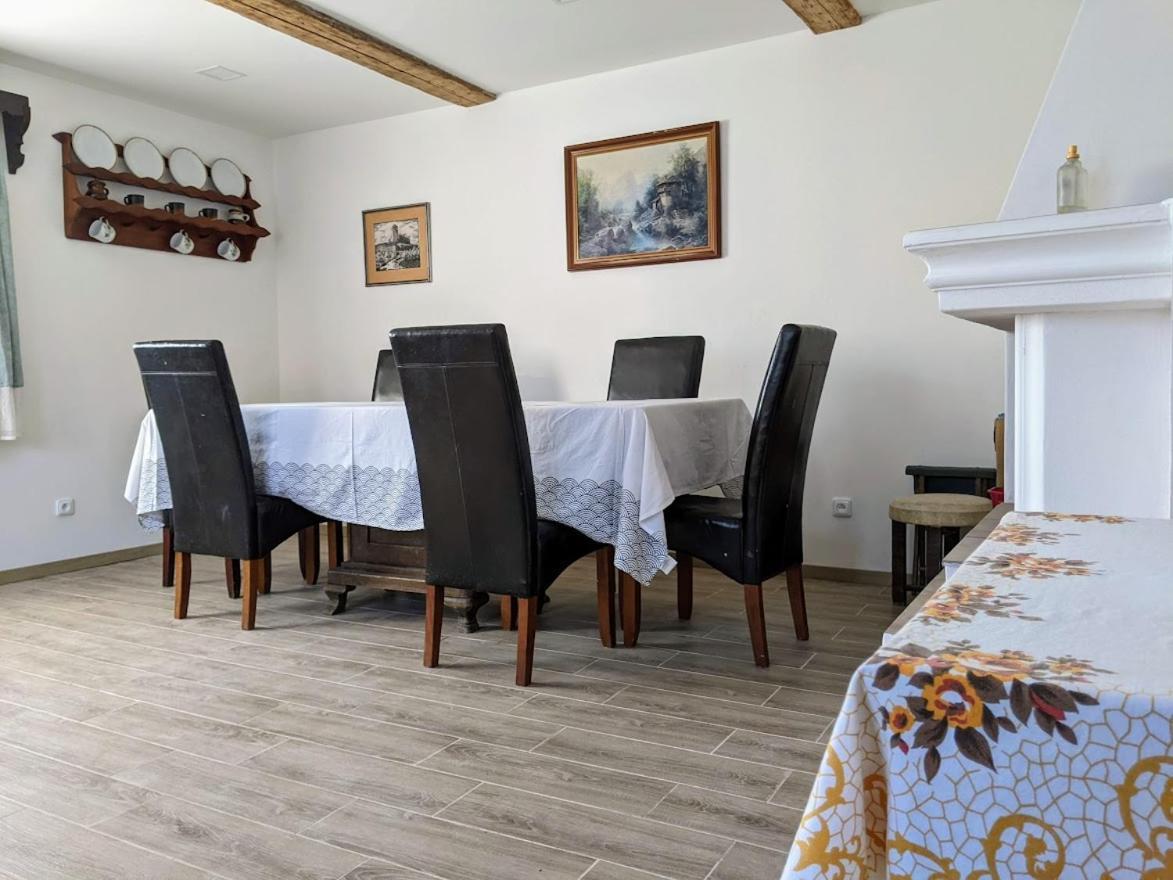 Chalupa U Rybnika Strehom Dolni Bousov Exterior photo